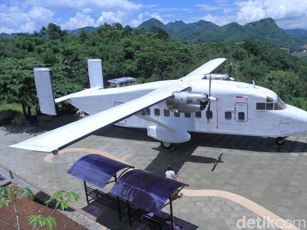 Foto: Ini Pesawat yang Jadi Tempat Makan Romantis di Bandung