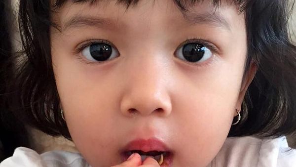 Lihat Nih Aksi Zoe, Anak Artika Sari Devi dan Baim Saat Makan