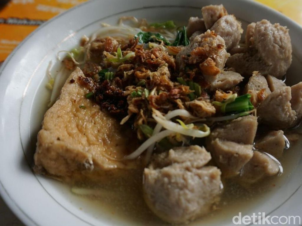 Mencoba Langsung Bakso Favorit Keluarga Cendana Mencoba Langsung Bakso Favorit Keluarga Cendana