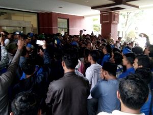 Unjuk Rasa Penolakan UU MD3 di Surabaya Diwarnai Kericuhan