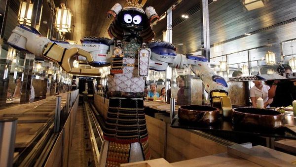 Seru! Makan Shabu-Shabu di Restoran Ini Dilayani Oleh Pelayan Robot