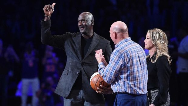 Michael Jordan merupakan pemilik klub NBA Charlotte Hornets.