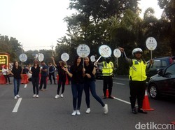 Ada SPG Cantik di Frontage Road Surabaya, Kenapa?