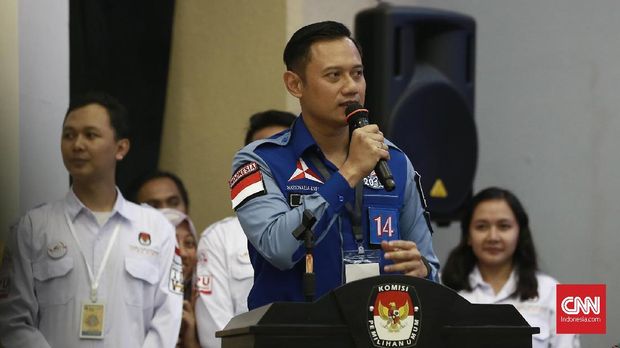 Ketua Kogasma Partai Demokrat Agus Harimurti Yudhoyono, di gedung KPU, Jakarta, belum lama ini. Ia berada di peringkat tiga elektabilitas dalam survei Alvara Research Center, di bawah Jokowi dan Prabowo.