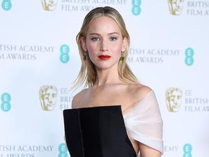 J-Law Bantah Pacaran dengan Sutradara American Hustle