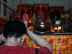 Berdoa menyambut Imlek