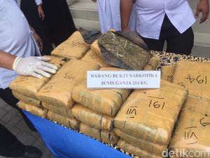 Angkut 214 Kg Ganja, Mobil Kurir Asal Aceh Ditembak dan Masuk Parit