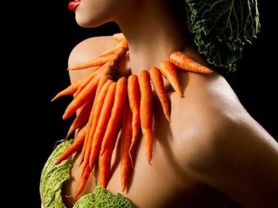 Keren! 10 Orang Ini Kenakan Item Fashion yang Terbuat dari Makanan