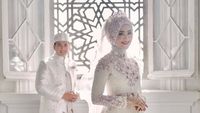 10 Gaya Hijab Pramugari Cantik, Istri Baru Tommy Kurniawan