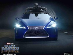 Black Panther Naik Mobil Termewah Lexus