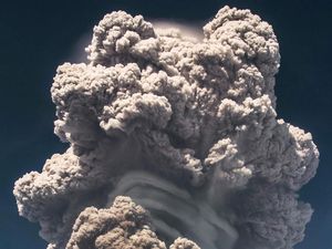 Penampakan Erupsi 5 Km Gunung Sinabung