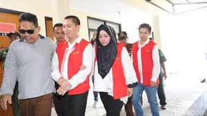 Foto: Raut Wajah Bos First Travel Saat Jalani Sidang Perdana