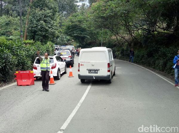 Pasca Longsor, Jalur Puncak Kini Bisa Dilintasi Mobil dan Motor