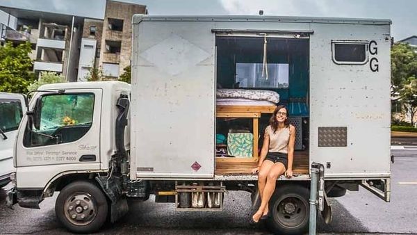 Melihat Isi Rumah Truk Rp 139 Juta Milik Gadis Australia
