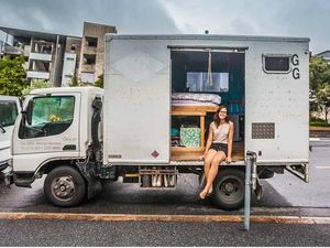 Melihat Isi Rumah Truk Rp 139 Juta Milik Gadis Australia Melihat Isi Rumah Truk Rp 139 Juta Milik Gadis Australia
