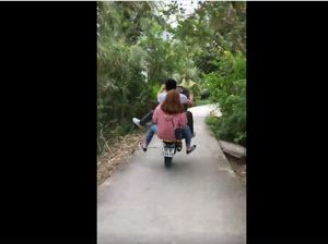 Kebanyakan Gaya, Ojek Cinta Ini Berakhir Nyusruk Kebanyakan Gaya, Ojek Cinta Ini Berakhir Nyusruk