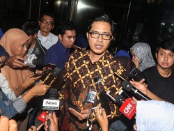 KPK Sita 8 Kontainer Dokumen Hasil Geledah di Bengkalis