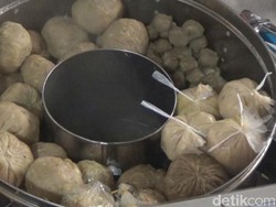 Bukan Hanya Daging Cincang, Bakso dari Jombang Ini Isinya Durian!