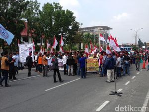 Warga Suku Sakai di Riau Demo Polda dan DPRD Menuntut Hak Tanah