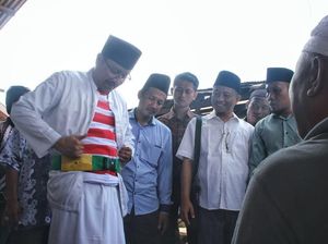 Datangi Pasar Blega, Gus Ipul Komitmen Revitalisasi Pasar Rakyat