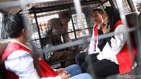 Bos First Travel Tinggalkan PN Depok