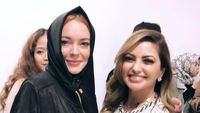 10 Gaya Lindsay Lohan Berkerudung yang Curi Perhatian