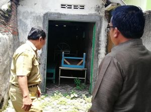Sulitnya Sekolah Ini Pindahkan Keranda yang Ada di Gudang Sulitnya Sekolah Ini Pindahkan Keranda yang Ada di Gudang