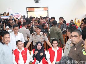 Sorakan dan Makian Hujani Bos First Travel