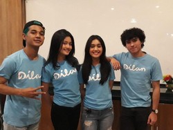 Saat Para Pemain Film Dilan 1990 Ngebet ke Bromo