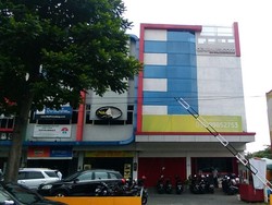 Datangi Abu Tours Surabaya, Calon Jemaah Protes Tak Berangkat Umrah