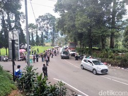 Jalur Puncak Dibuka untuk Mobil, Bus dan Truk Belum Boleh Melintas