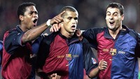 Chelsea memang mengalahkan Barca dalam duel perdana di Liga Champions, tapi The Blues akhirnya gigit jari akibat disingkirkan Blauragana yang menang 5-1 lewat extra time pada leg kedua di Camp Nou (18 April 2000). Rivaldo jadi inspirator kebangkitan Barca dengan mencetak dua gol dalam pertandingan itu. (Foto: Ben Radford/Allsport)