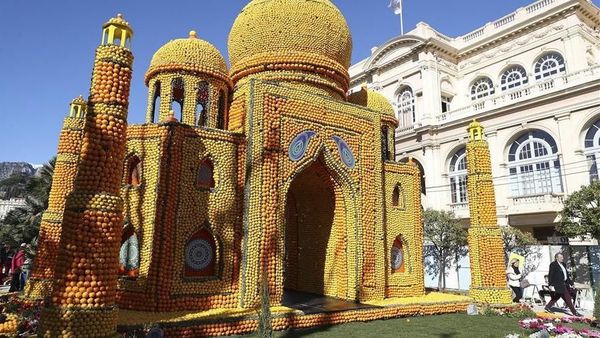 Megah dan Meriah! Festival Lemon Tahunan ke-85 di Prancis Bertema Bollywood