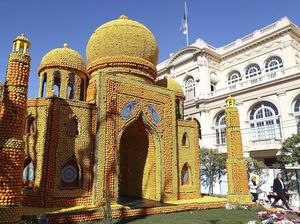 Megah dan Meriah! Festival Lemon Tahunan ke-85 di Prancis Bertema Bollywood