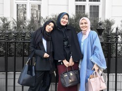 Dian Pelangi, Ria Miranda, dan Jenahara Fashion Show Bareng di London