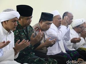 Oleh Ulama se-Madura, Kapolda Jatim Ditanya Aksi Orang Gila dan PKI Oleh Ulama se-Madura, Kapolda Jatim Ditanya Aksi Orang Gila dan PKI