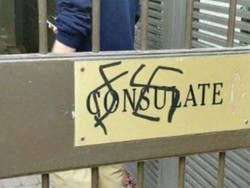 Aksi Vandal Lambang Swastika di Kedubes Polandia di Israel