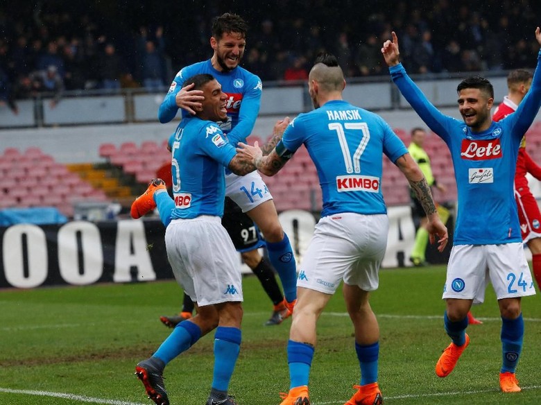 Napoli-Juve Melaju Catatkan Rekor Kemenangan Beruntun Napoli-Juve Melaju Catatkan Rekor Kemenangan Beruntun