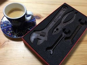 Bawa Cokelat Valentine Unik, Pria Ini Dicurigai di Bandara