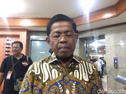 Sinabung Erupsi, Mensos Siap Turunkan Bansos dan Tagana