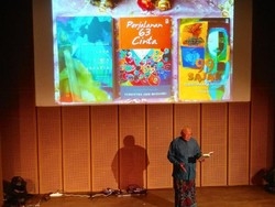 Yudhistira ANM Launching Buku Berkonsep Musikalisasi Puisi