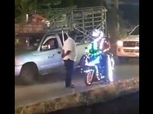 Ekstrem! Pemotor Pakai Lampu Warna-warni di Badannya