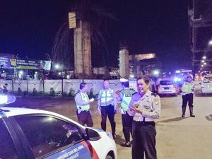 Tiang Girder Tol Becakayu Ambruk, Sejumlah Pekerja Luka Parah Tiang Girder Tol Becakayu Ambruk, Sejumlah Pekerja Luka Parah