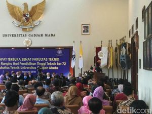 Menteri Susi Minta UGM Lawan Pihak yang Ingin Revisi Perpres 44 Menteri Susi Minta UGM Lawan Pihak yang Ingin Revisi Perpres 44