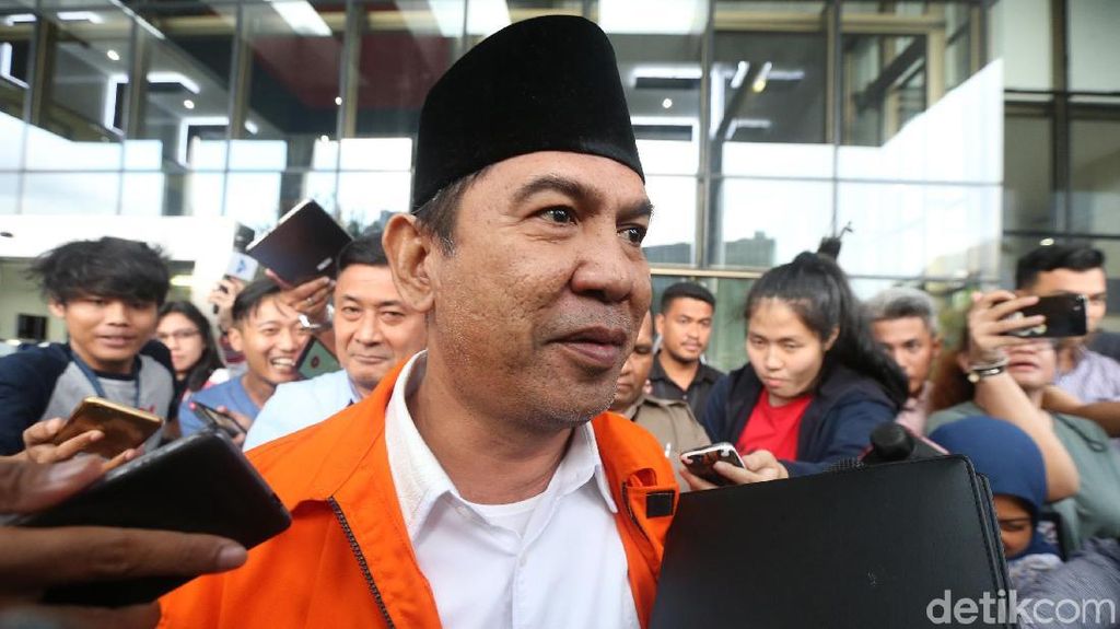 Bupati HST Kalsel Kembali Diperiksa KPK Bupati HST Kalsel Kembali Diperiksa KPK