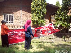 Mulai Hari Ini Panwas Copot Paksa Semua APK Ilegal di Grobogan