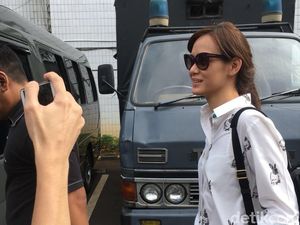 Renata Kusmanto yang Terus Setia Kunjungi Fachri Albar