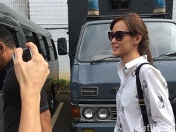 Bukti Setia Renata Kusmanto terhadap Fachri Albar