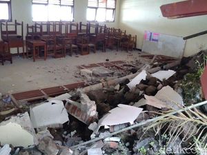 Ruang Kelas SMP di Wonosobo Hancur Diterjang Longsor
