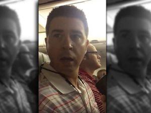 Kejutan Romantis Berupa Selundupkan Bayi di Pesawat